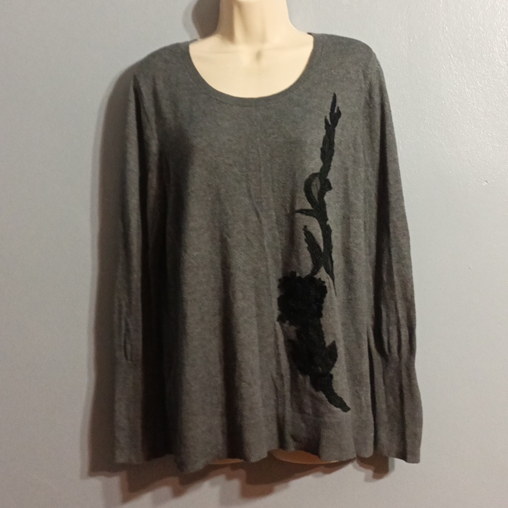 Apt 9 women's gray and black embroidered soft XL sweater